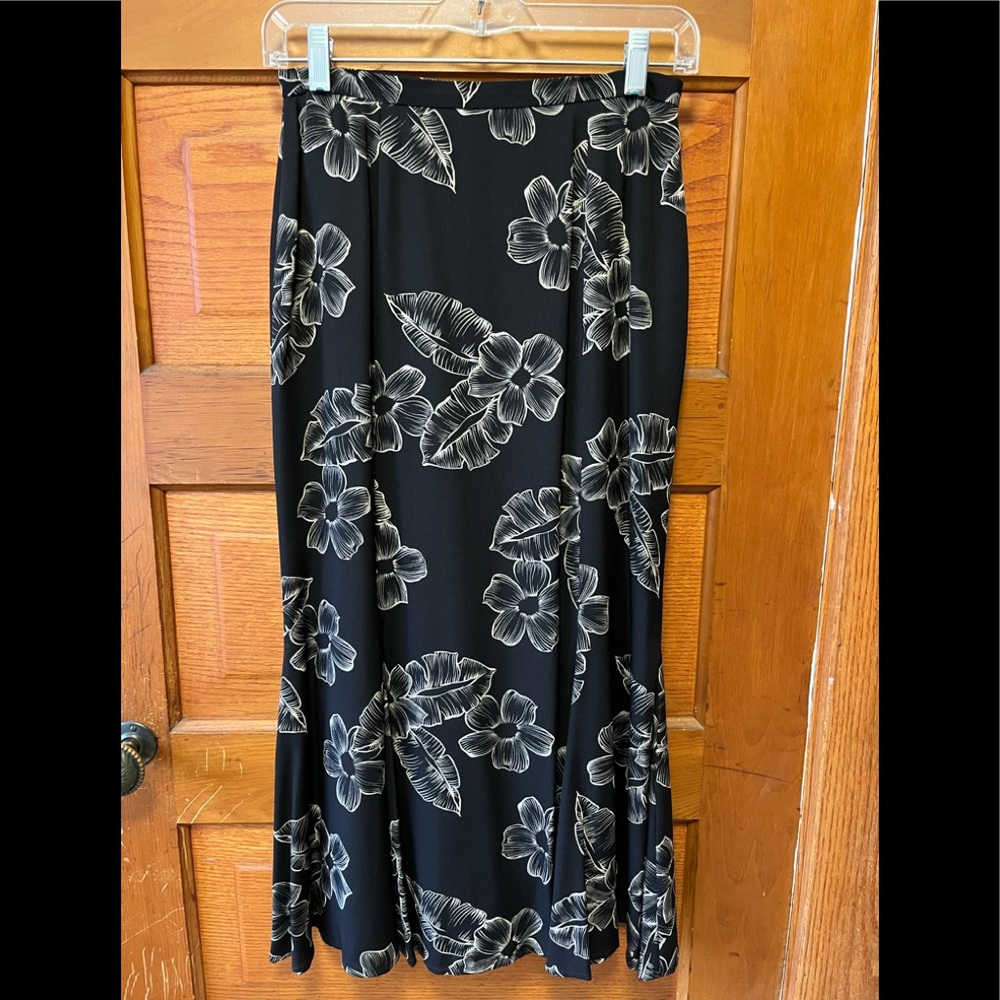 Dana Buchman Black and white floral print silk skirt